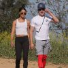 Exclusif - Zac Efron et sa petite amie Sami Miro se promènent avec leur chien au parc Griffith à Los Angeles. Sami est redevenue brune! Le 8 mars 2015 
