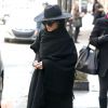 Vanessa Hudgens sort toute de noir vêtue à New York, le 24 mars 2015. 
