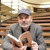 Jean-Pierre Darroussin dédicace son livre à la librairie " les furets du Nord " à Valenciennes le 25 mars 2015.
