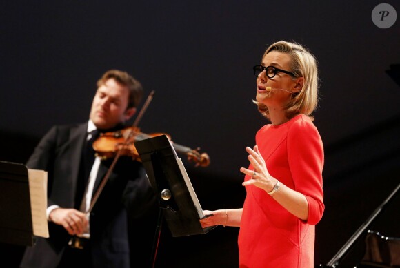 Exclusif - Laurence Ferrari et Renaud Capucon salle Pleyel à Paris, le 15 decembre 2012. La journaliste a lu des textes de Poulenc, Debussy et Ridout, accompagnée par son compagnon au violon et J.Ducros au piano.