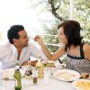 Exclusif - Cyril Hanouna et sa compagne Emilie partagent un déjeuner à San Remo, le 14 juillet 2007.