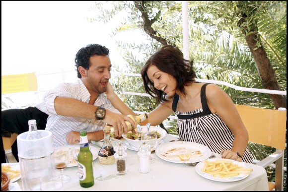 Exclusif - Cyril Hanouna et sa compagne Emilie posent à San Remo, le 14 juillet 2007.