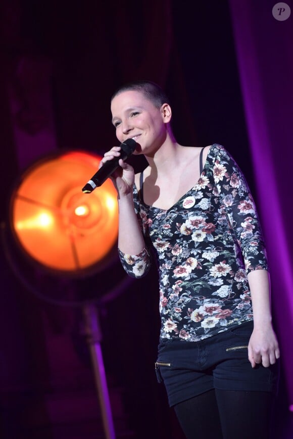 Anne Sila - Les 12 finalistes de 'The Voice' saison 4 chantent pour l'association "Tout Le Monde Chante Contre Le Cancer" pour les enfants malades à Disneyland Paris le 29 mars 2015