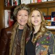 Anne Mansouret et sa fille Tristane Banon (enceinte) - Dédicace du nouveau livre de Tristane Banon "Love et caetera" à la librairie Delamain à Paris, le 2 avril 2015.