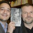 David Koubbi et Eric Naulleau - Dédicace du nouveau livre de Tristane Banon "Love et caetera" à la librairie Delamain à Paris, le 2 avril 2015.