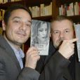David Koubbi et Eric Naulleau - Dédicace du nouveau livre de Tristane Banon "Love et caetera" à la librairie Delamain à Paris, le 2 avril 2015.