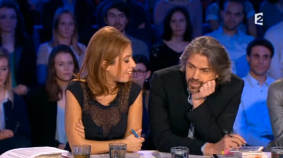 Léa Salamé et Aymeric Caron avant qu'ils ne soient habillés en Jean Paul Gaultier - Emission On n'est pas couché sur France 2. Samedi 4 avril 2014.