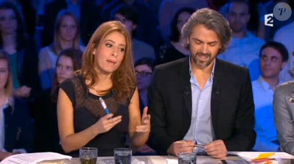 Les polémistes Léa Salamé et Aymeric Caron avant qu'ils ne soient habillés en Jean Paul Gaultier - Emission On n'est pas couché sur France 2. Samedi 4 avril 2014.