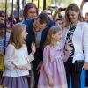 Leonor et Sofia ont brillé, pour leur première apparition depuis la fête nationale en octobre 2014... Felipe VI et Letizia d'Espagne, leurs filles Leonor, princesse des Asturies, et Sofia, ainsi que la reine Sofia assistaient ensemble, le 5 avril 2015, à la messe de Pâques en la cathédrale de Palma de Majorque.