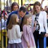 Felipe VI et Letizia d'Espagne, leurs filles Leonor, princesse des Asturies, et Sofia, ainsi que la reine Sofia assistaient ensemble, le 5 avril 2015, à la messe de Pâques en la cathédrale de Palma de Majorque.
