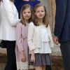 Leonor et Sofia ont brillé, pour leur première apparition depuis la fête nationale en octobre 2014... Felipe VI et Letizia d'Espagne, leurs filles Leonor, princesse des Asturies, et Sofia, ainsi que la reine Sofia assistaient ensemble, le 5 avril 2015, à la messe de Pâques en la cathédrale de Palma de Majorque.