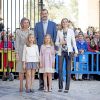 Felipe VI et Letizia d'Espagne, leurs filles Leonor, princesse des Asturies, et Sofia, ainsi que la reine Sofia assistaient ensemble, le 5 avril 2015, à la messe de Pâques en la cathédrale de Palma de Majorque.