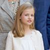 Leonor, princesse des Asturies, à l'aise dans ses missions d'héritière du trône... Felipe VI et Letizia d'Espagne, leurs filles Leonor, princesse des Asturies, et Sofia, ainsi que la reine Sofia assistaient ensemble, le 5 avril 2015, à la messe de Pâques en la cathédrale de Palma de Majorque.