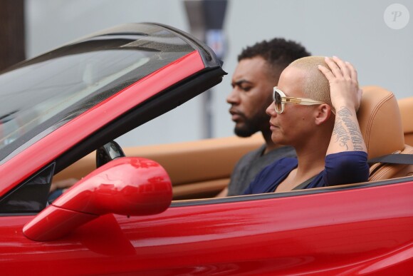 Amber Rose dans sa voiture avec un inconnu, le 17 mars 2015