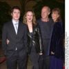 Juliette Lewis, son mari Steve Berra et son père Geoffrey à Los Angeles en 2000.