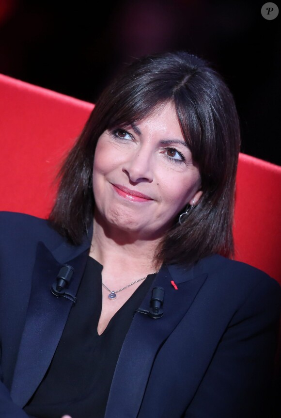 Exclusif - La maire de Paris Anne Hidalgo participe à l'enregistrement de l'émission Le Divan présentée par Marc-Olivier Fogiel, le 6 mars 2015. L'émission sera diffusée sur France 3 le 7 avril 2015, à 23h15.