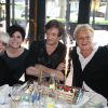 Exclusif - Roger Louret, Olivier Claverie, Catherine Lara, Liane Foly, Pierre Palmade et Muriel Robin lors du déjeuner d'anniversaire de Pierre Palmade au restaurant Le Fouquet's à Paris, le 30 mars 2015. Pierre Palmade a eu 47 ans le 23 mars dernier.