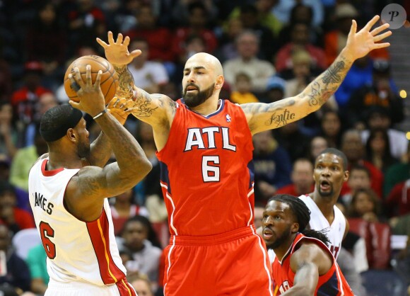 Pero Antic et les Hawks d'Atlanta opposés au Heat de Miami, le 20 janvier 2014