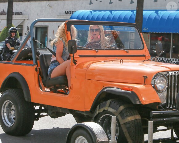 Britney Spears et Iggy Azalea sur le tournage de leur nouveau clip à Studio City, le 9 avril 2015.