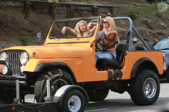 Britney Spears et Iggy Azalea sur le tournage de leur nouveau clip à Studio City, le 9 avril 2015.