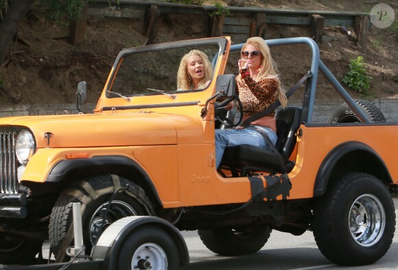 Britney Spears et Iggy Azalea sur le tournage de leur nouveau clip à Studio City, le 9 avril 2015.