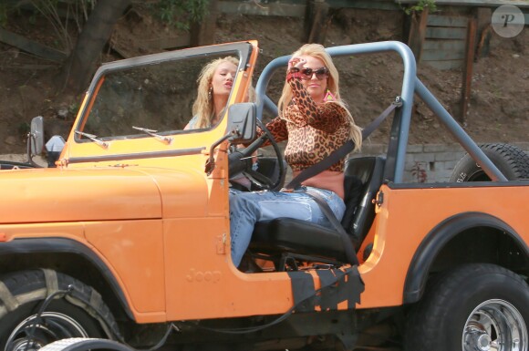 Britney Spears et Iggy Azalea sur le tournage de leur nouveau clip à Studio City, le 9 avril 2015.