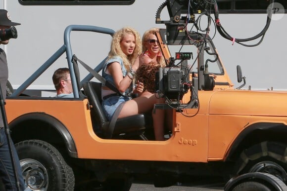 Britney Spears et Iggy Azalea sur le tournage de leur nouveau clip à Studio City, le 9 avril 2015.
