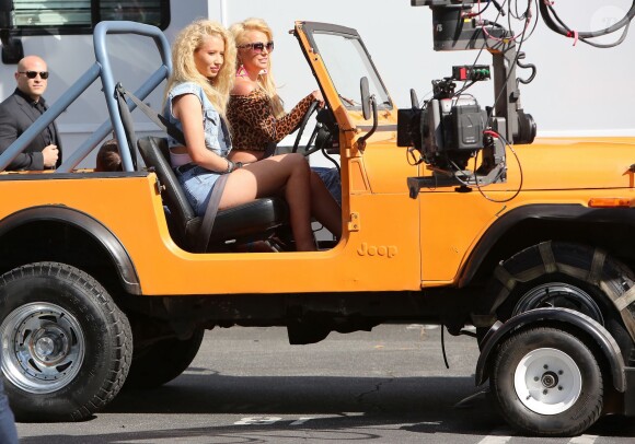 Britney Spears et Iggy Azalea sur le tournage de leur nouveau clip à Studio City, le 9 avril 2015.