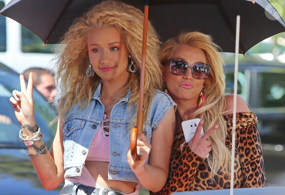 Britney Spears et Iggy Azalea sur le tournage de leur nouveau clip à Studio City, le 9 avril 2015.