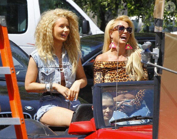Britney Spears et Iggy Azalea sur le tournage de leur nouveau clip à Studio City, le 9 avril 2015.