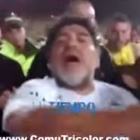 Diego Maradona craque : Gifles et coups de pied après un match... pour la paix