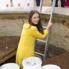 La princesse Viktoria de Bourbon-Parme, épouse du prince Jaime, a récupéré le 13 avril 2015 les pièces au fond de la fontaine à souhaits du parc d'attractions Efteling, à Kaatsheuvel, pour le compte de Save the Children Pays-Bas, dont elle est la marraine.