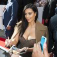 Kim Kardashian marque le lancement des produits capillaires Kardashian Beauty chez Marionnaud, sur les Champs-Élysées. Paris, le 15 avril 2015.