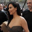 Kim Kardashian arrive au Marionnaud des Champs-Élysées pour lancer les produits capillaires de Kardashian Beauty. Paris, le 15 avril 2015.
