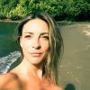 Eve Angeli topless à la Guadeloupe, le 6 février 2015.