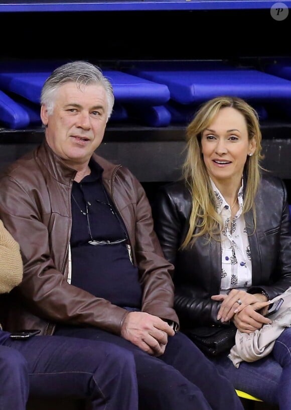 Carlo Ancelotti et sa compagne Mariann lors de la 10e édition du Trophée Gol de Letra au stade Marcel Cerdan de Levallois-Perret, le 7 avril 2013.