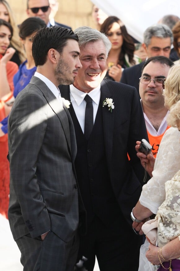 L'entraîneur du Real Madrid Carlo Ancelotti marie sa fille Katia dans la ville de Capua en Italie le 5 juin 2014. 