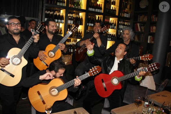 Chico and the Gypsies lors de l'inauguration du restaurant Saperlipopette! de Norbert Tarayre (Top Chef 3) à Puteaux, le 17 novembre 2014.