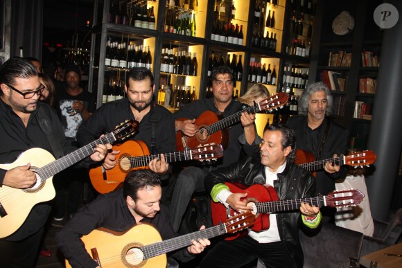 Chico and the Gypsies lors de l'inauguration du restaurant Saperlipopette! de Norbert Tarayre (Top Chef 3) à Puteaux, le 17 novembre 2014.