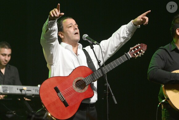 Chico Bouchikhi. Chico & The Gypsies en concert à l'Olympia à Paris, le 15 avril 2014.
