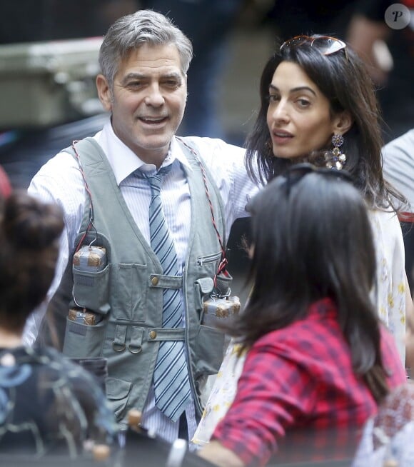 George Clooney, Amal Clooney et Julia Roberts sur le tournage du film " Money Monster " de Jodie Foster à New York Le 18 Avril 2015 