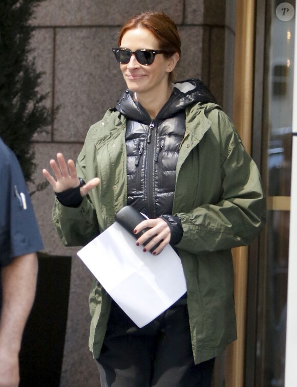 George Clooney, Amal Clooney et Julia Roberts sur le tournage du film " Money Monster " de Jodie Foster à New York Le 18 Avril 2015 