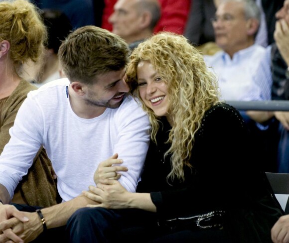 Shakira et Gerard Piqué au Palau Blau Grana le 18 avril 2015 lors du match d'Euroligue des Catalans contre l'Olympiakos.