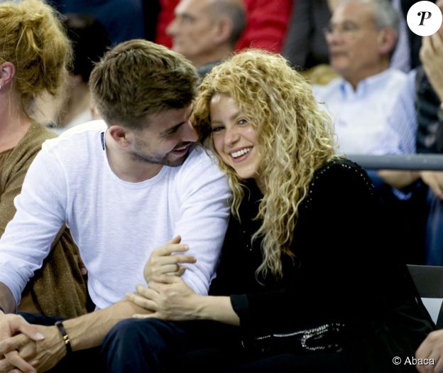 Shakira et Gerard Piqué au Palau Blau Grana le 18 avril 2015 lors du match d'Euroligue des Catalans contre l'Olympiakos.