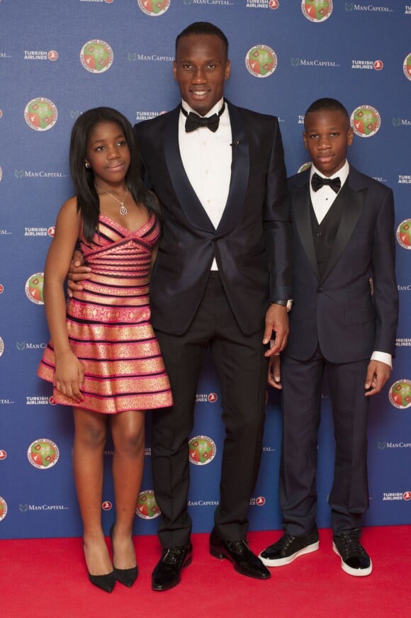 Didier Drogba, Iman Drogba, et Issac Drogba au gala de la fondation Didier Drogba à Londres le 18 avril 2015.