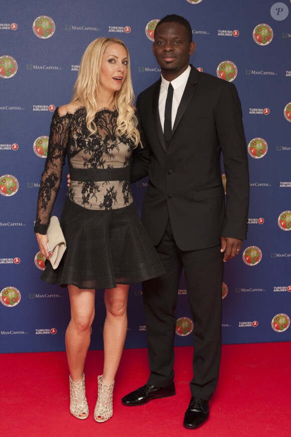 Louis Saha et Aurélie Saha au gala de la fondation Didier Drogba à Londres le 18 avril 2015.