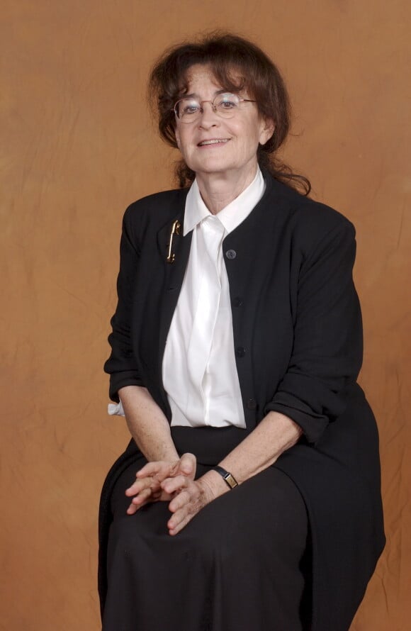 Portrait de Nina Companeez, lors de la remise des diplômes de nomination aux 15e 7 d'Or 2000. Catégorie Meilleur réalisateur de fiction et Meilleur auteur ou scénariste pour "Un pique-nique chez Osiris " de France 2, à Paris le 22 octobre 2001.