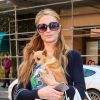 Paris Hilton et Tinkerbell à Beverly Hills, Los Angeles, le 24 février 2015