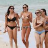 Katie Cassidy et des amies profitent d'un après-midi ensoleillé sur une plage de Miami. Le 20 avril 2015.