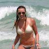 Katie Cassidy se baigne sur une plage de Miami. Le 20 avril 2015.